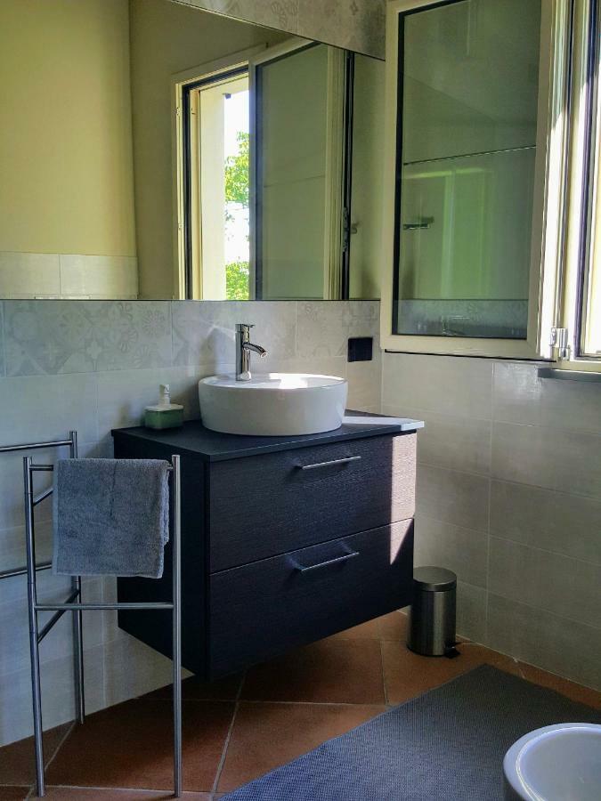 La Terrazza Sui Vigneti-Rovescala Bed & Breakfast San Damiano al Colle Exterior foto